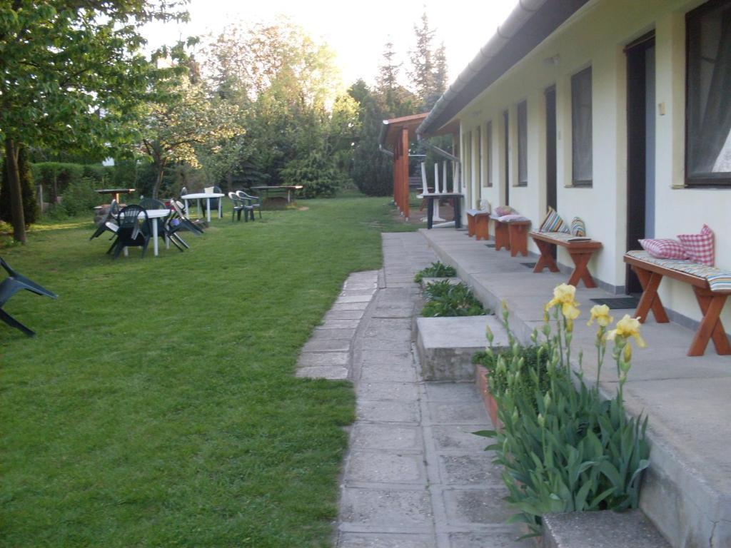 Peters' Nest Bed and Breakfast Balatonlelle Esterno foto