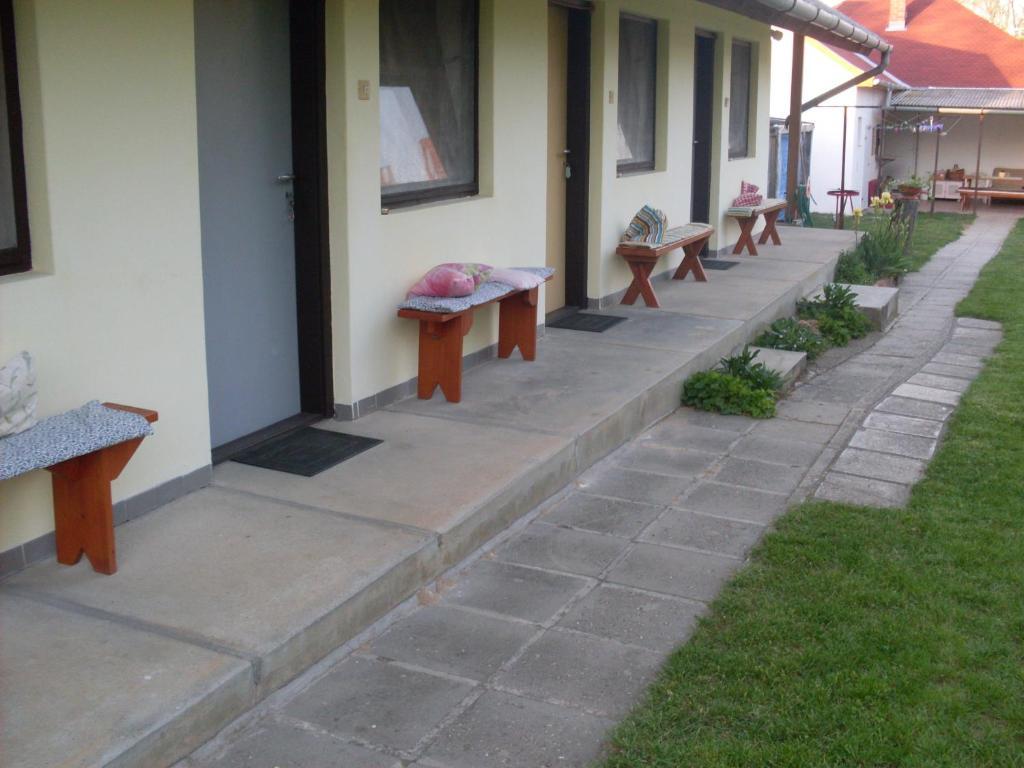 Peters' Nest Bed and Breakfast Balatonlelle Esterno foto